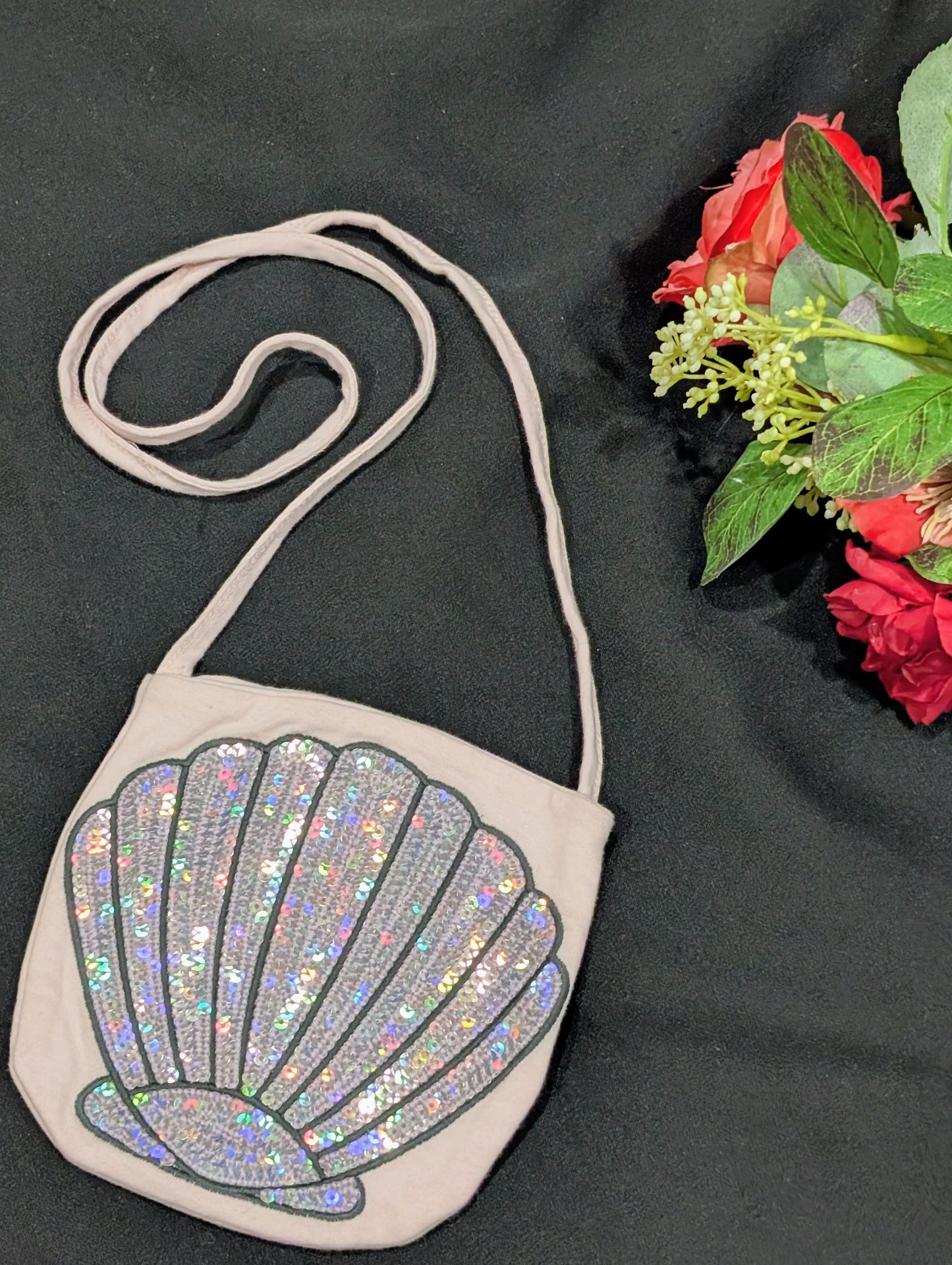 Girls' shimmery sea shell-shaped motif pink bags
