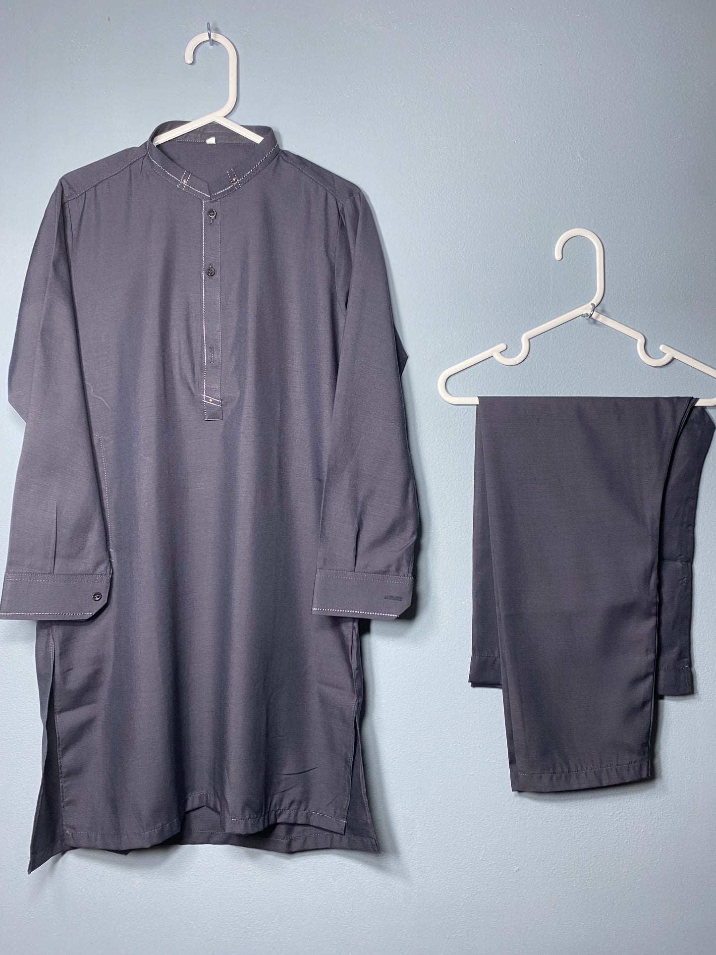 Grey embroided kurta and stuff sleeves with trouser