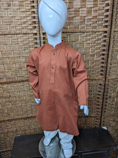 Boys brown self print cotton kurta with white pyajama