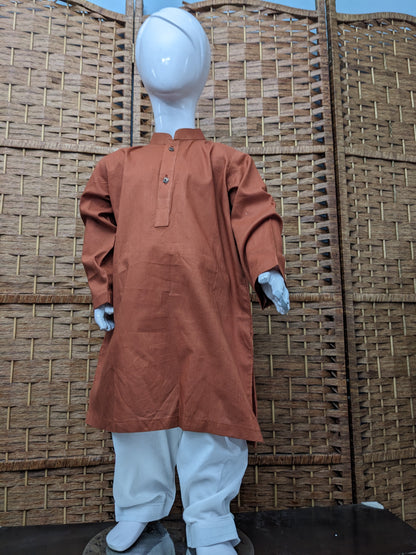 Boys brown self print cotton kurta with white pyajama