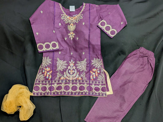 Girls' embroidered kurta with pants and a net dupatta