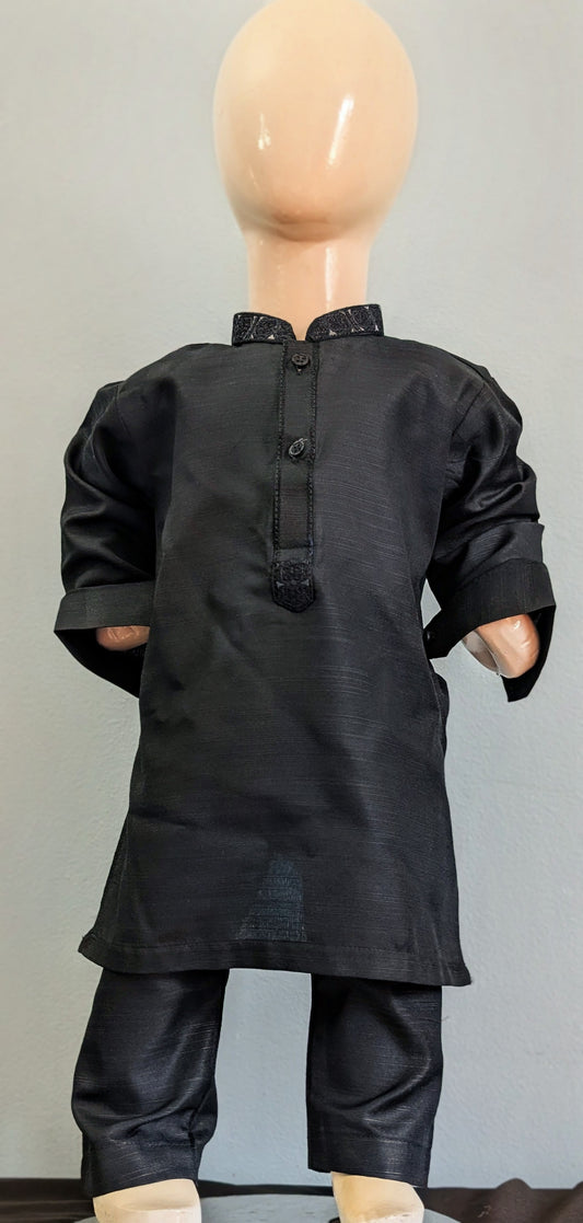 Boys Black embroidered and self print kurta and pyjama